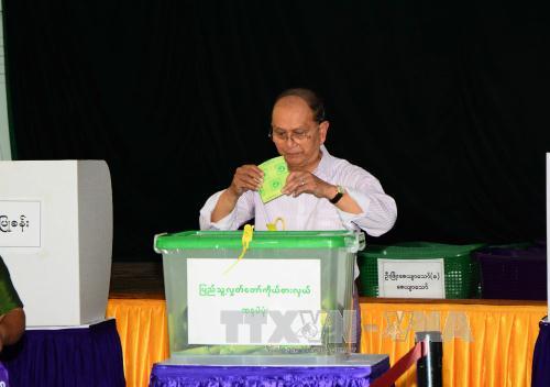 Tổng thống Myanmar cam kết chuyển giao quyền lực 